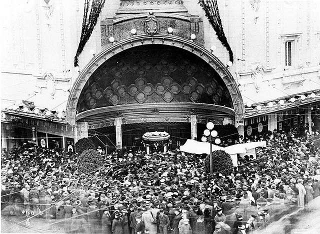 Opening day crowd at the Coliseum, 1916